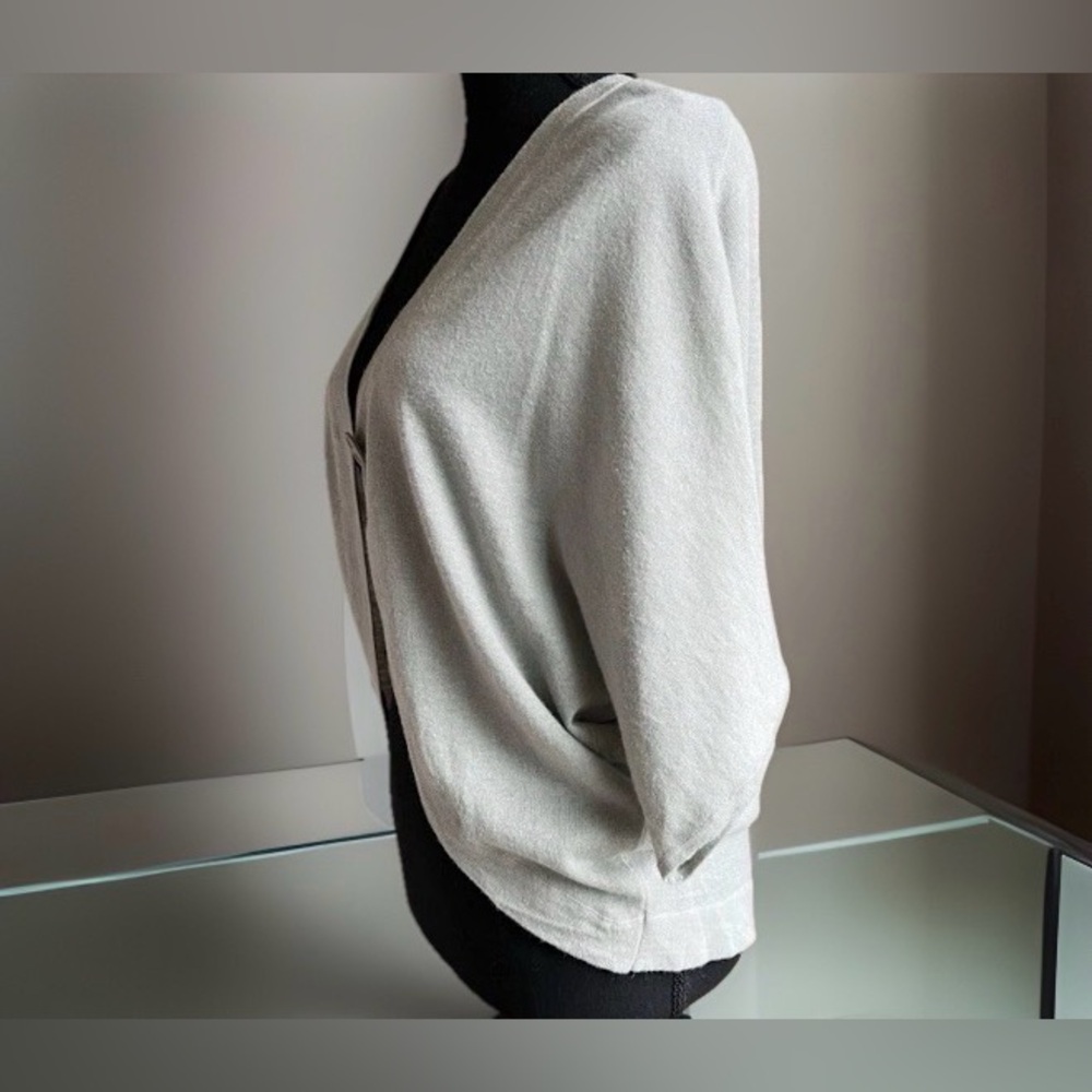 J.J. Basics Light Gray Shrug One Button Cropped Cardigan Sweater Size Medium EUC - Picture 5 of 7